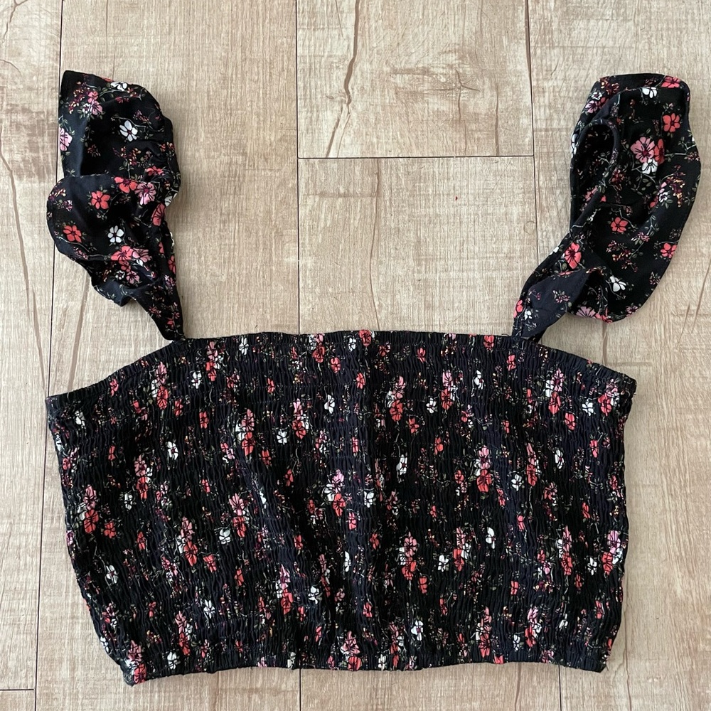 Aakaa- black, floral, crop top, ruffled sleeve